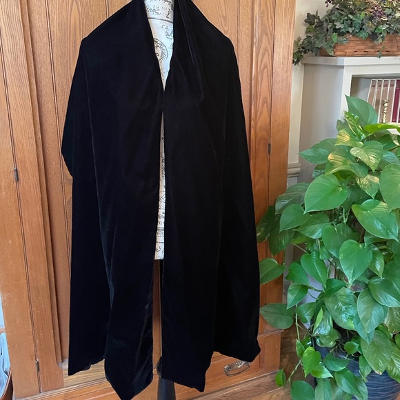 Jessica McClintock Jackets & Blazers - Jessica McClintock velvet shawl NWT